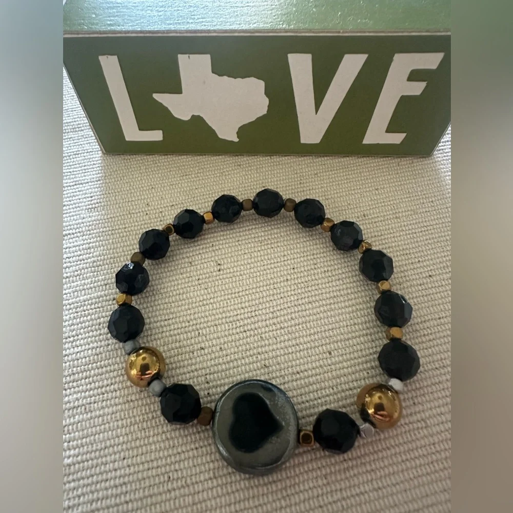 Handcrafted LOVE ✨🖤✨ Beaded Bracelet